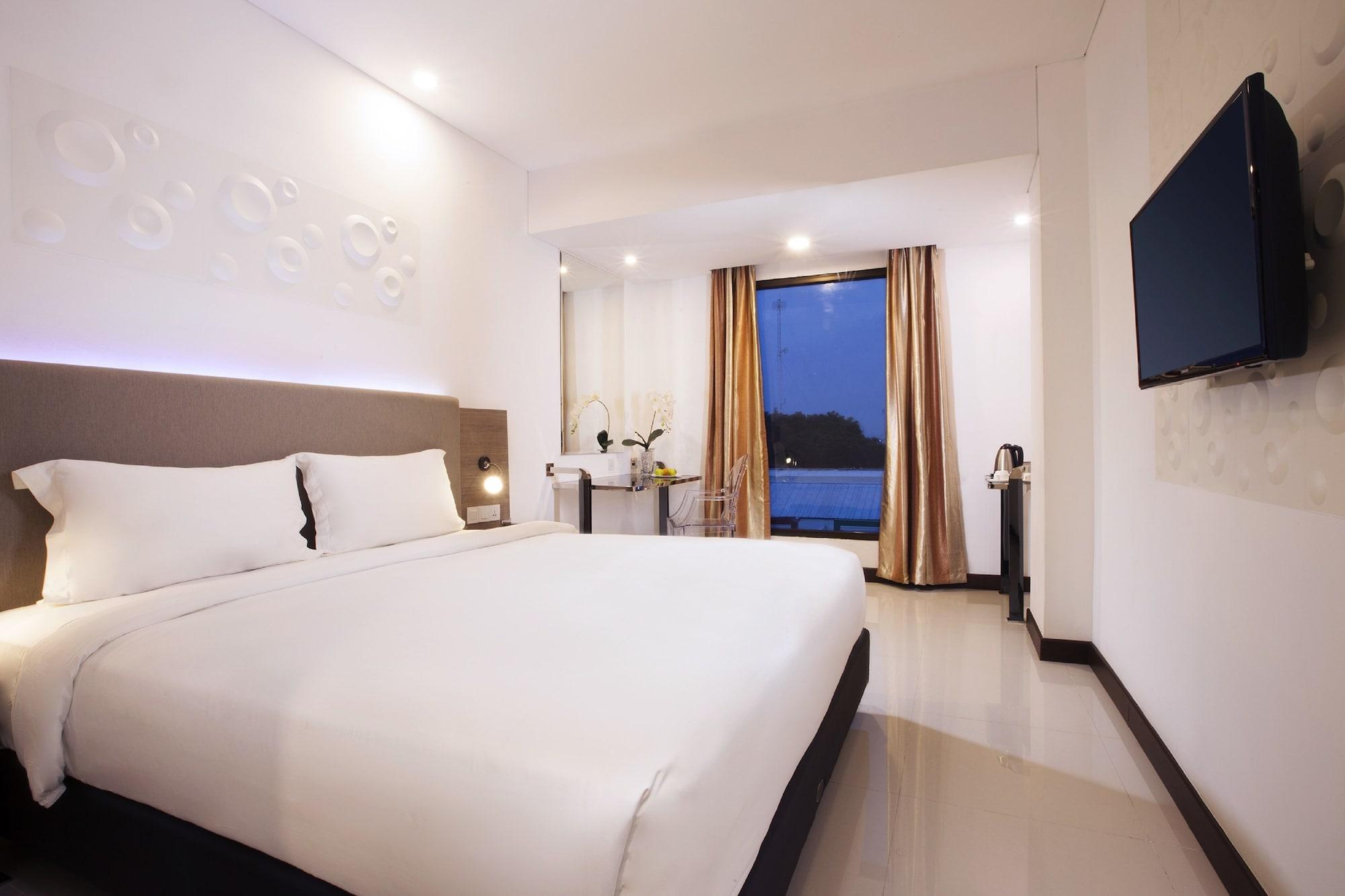Verse Hotel Cirebon Exterior photo